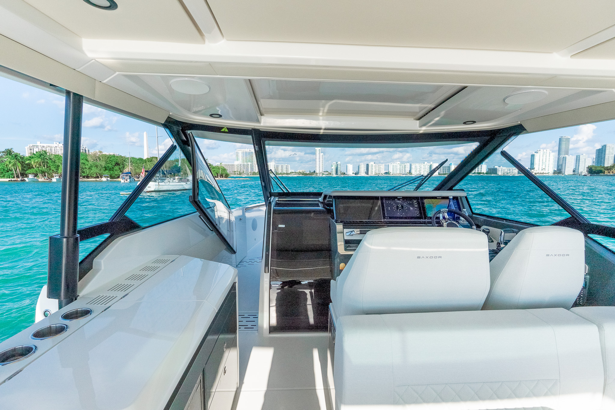 Yacht Photo 12